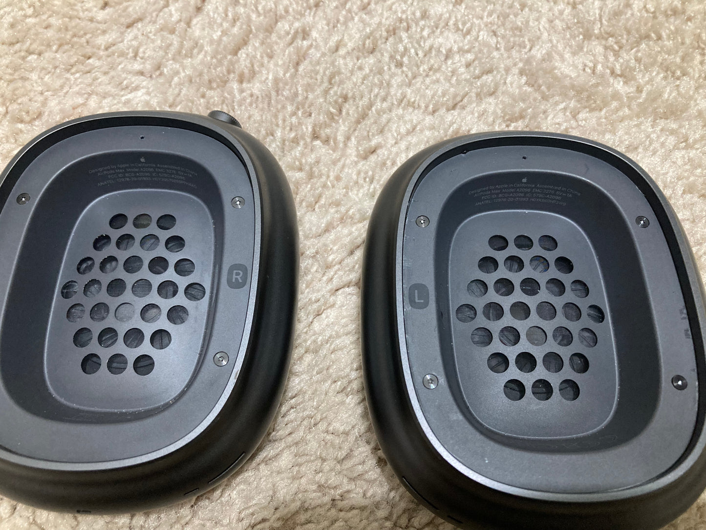 Apple Airpod Max Wireless Bluetooth on ear Headphones LEFT RIGHT EAR SPEAKERS black 

No headband arc 

Used good working condition 

Both left and right side complete speaker assembly included in the price .