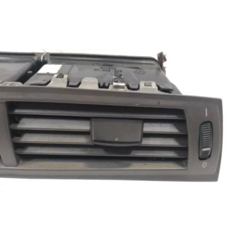 03-08 BMW E85 E86 Z4 Dashboard Fresh Center Air Vent A/C Grill Unit OEM Grey

In good working condition . 

Part : 7025630 , 01006601

Fits : 2003-2008 BMW z4 e85 e86 

DS