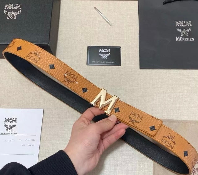 MCM Leather Belt Waist One size 120cm 46inch With Box Authentic 

Waist 46 inches 

Brand New, Come with Box !   Best gift for giving. You can give it to Yourself, Friends, Colleagues, Relatives as gift .